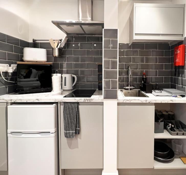 Modern Studio In City Centre 사우샘프턴 외부 사진